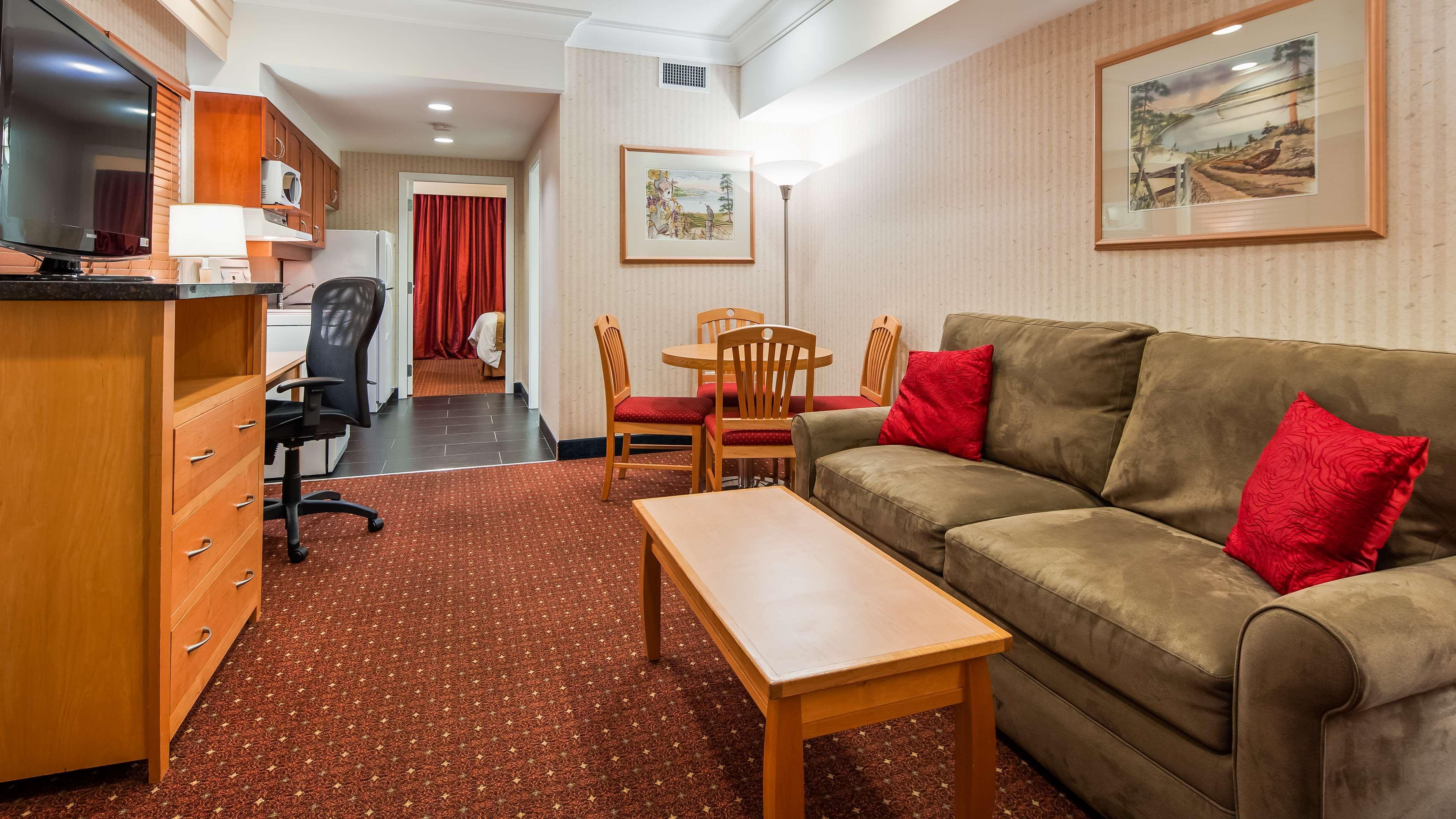 Best Western Plus Kelowna Hotel & Suites Eksteriør billede