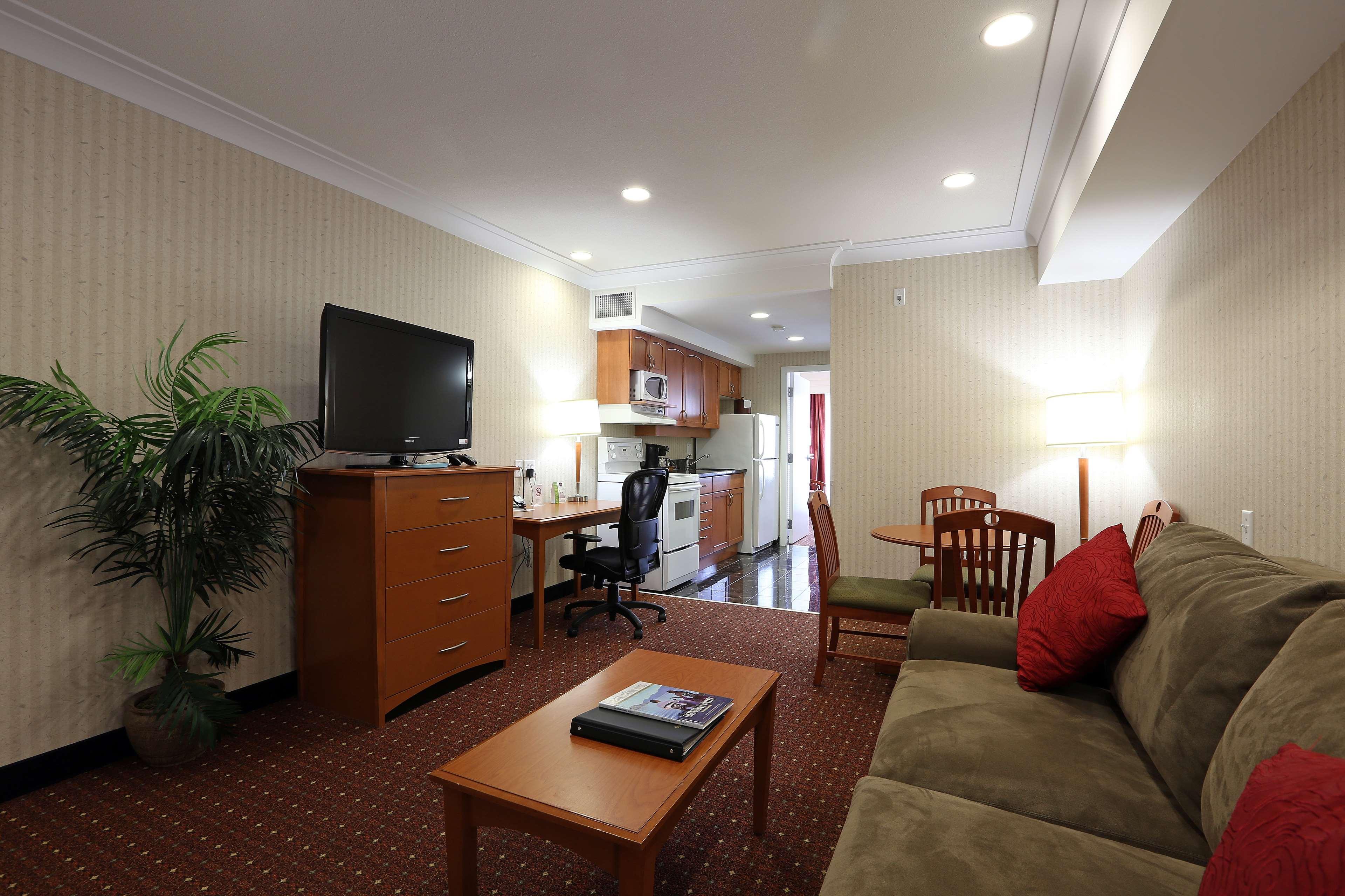 Best Western Plus Kelowna Hotel & Suites Eksteriør billede