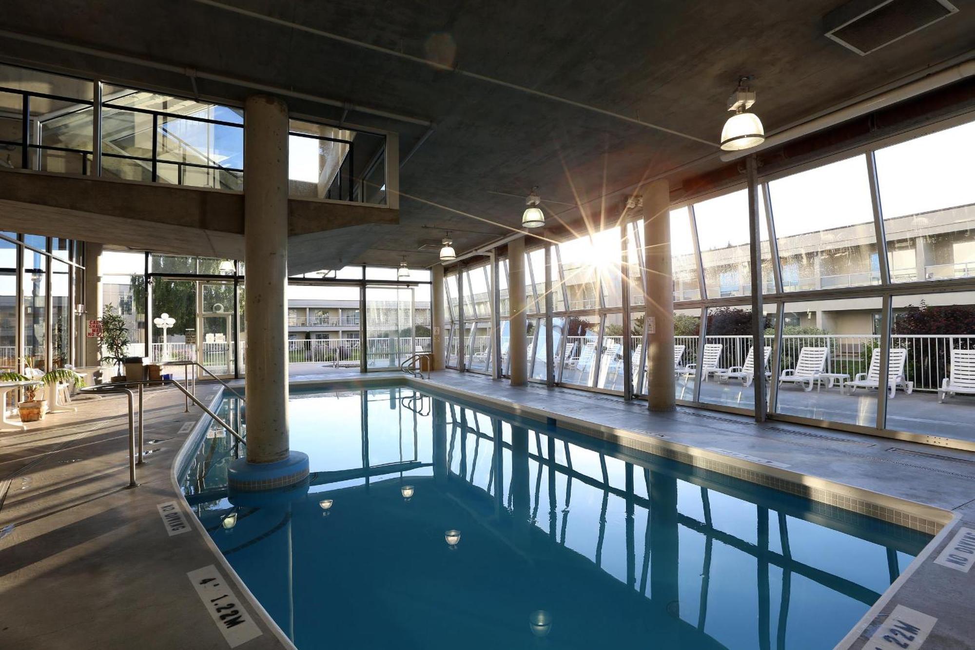 Best Western Plus Kelowna Hotel & Suites Eksteriør billede