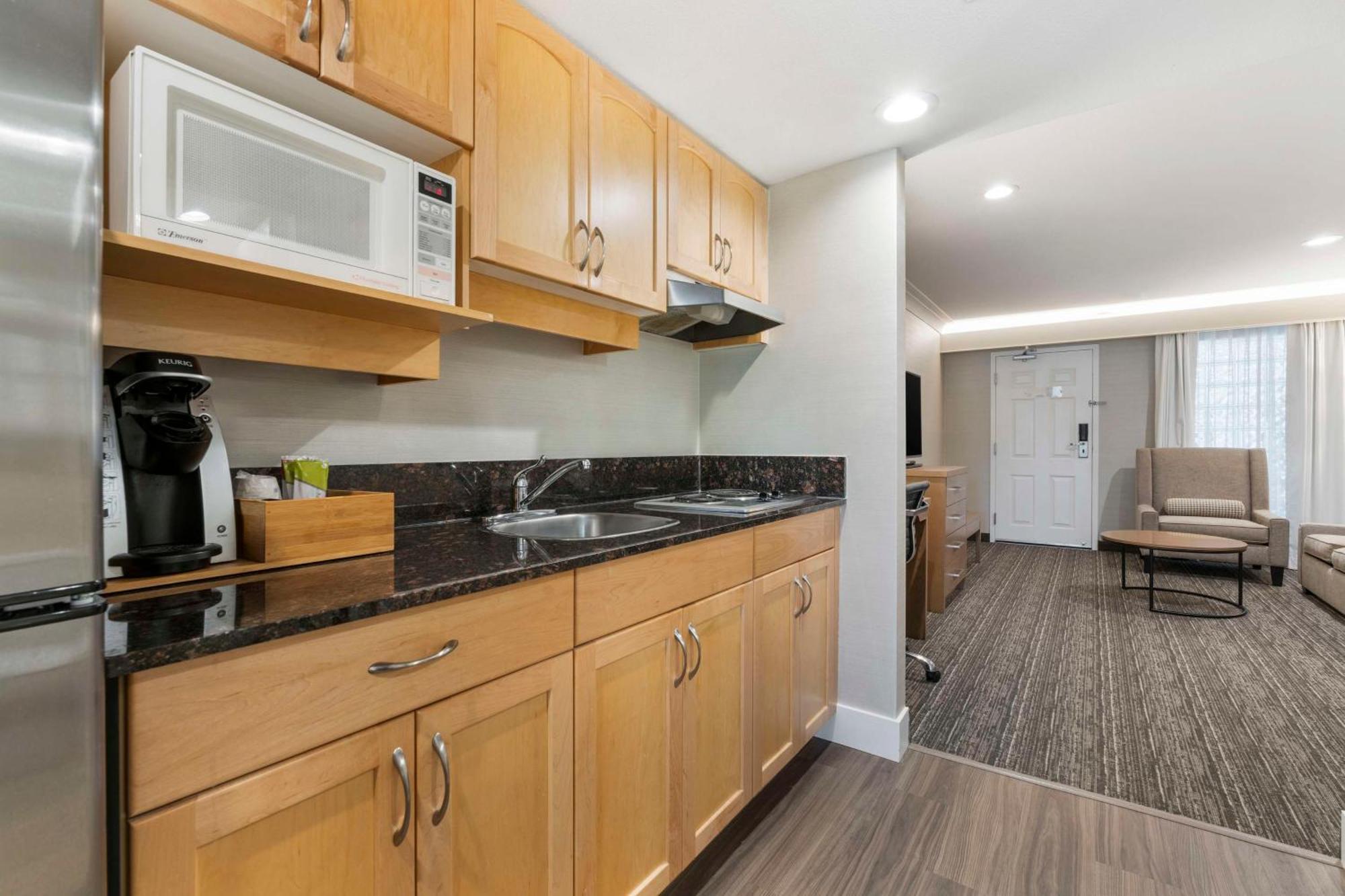 Best Western Plus Kelowna Hotel & Suites Eksteriør billede
