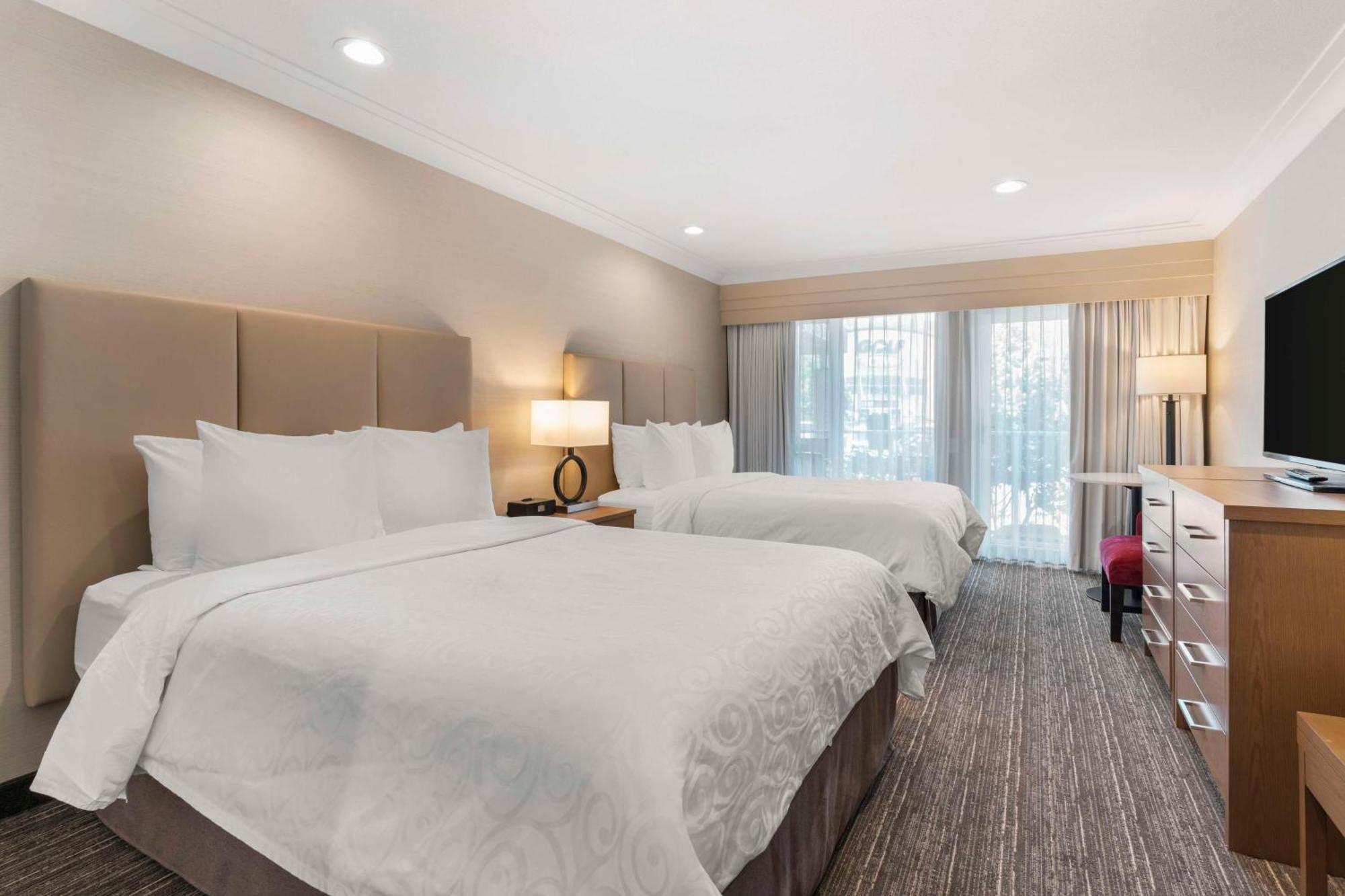 Best Western Plus Kelowna Hotel & Suites Eksteriør billede