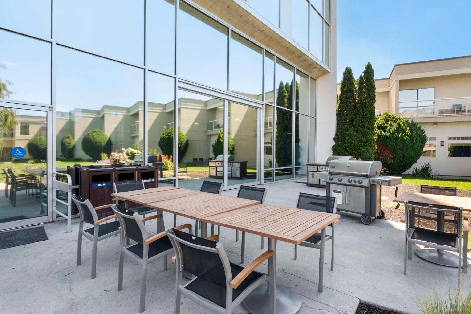 Best Western Plus Kelowna Hotel & Suites Eksteriør billede