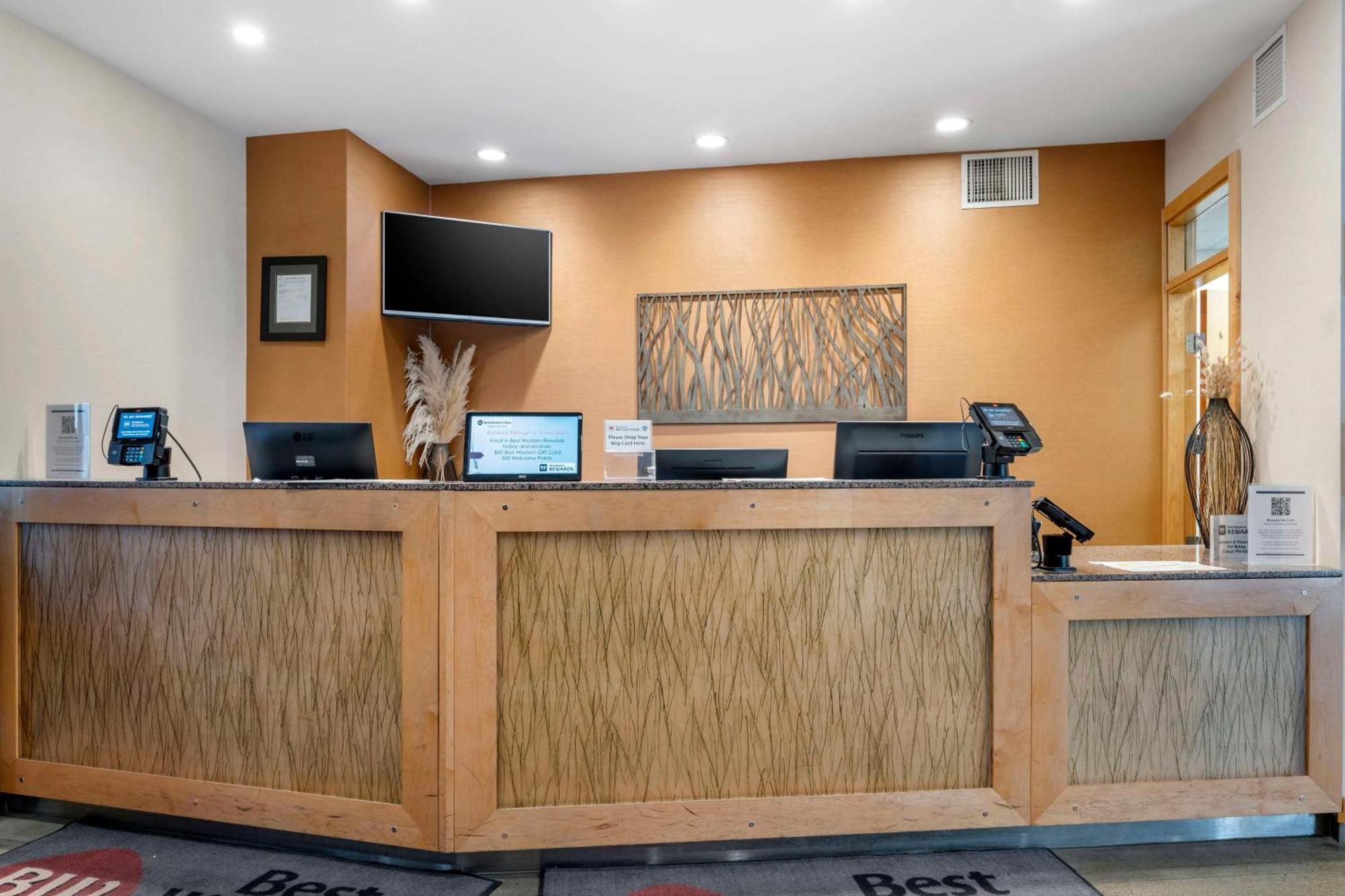 Best Western Plus Kelowna Hotel & Suites Eksteriør billede