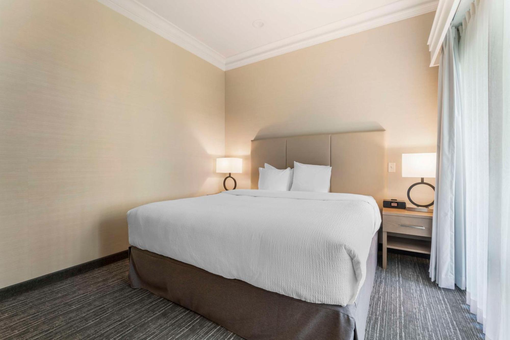 Best Western Plus Kelowna Hotel & Suites Eksteriør billede