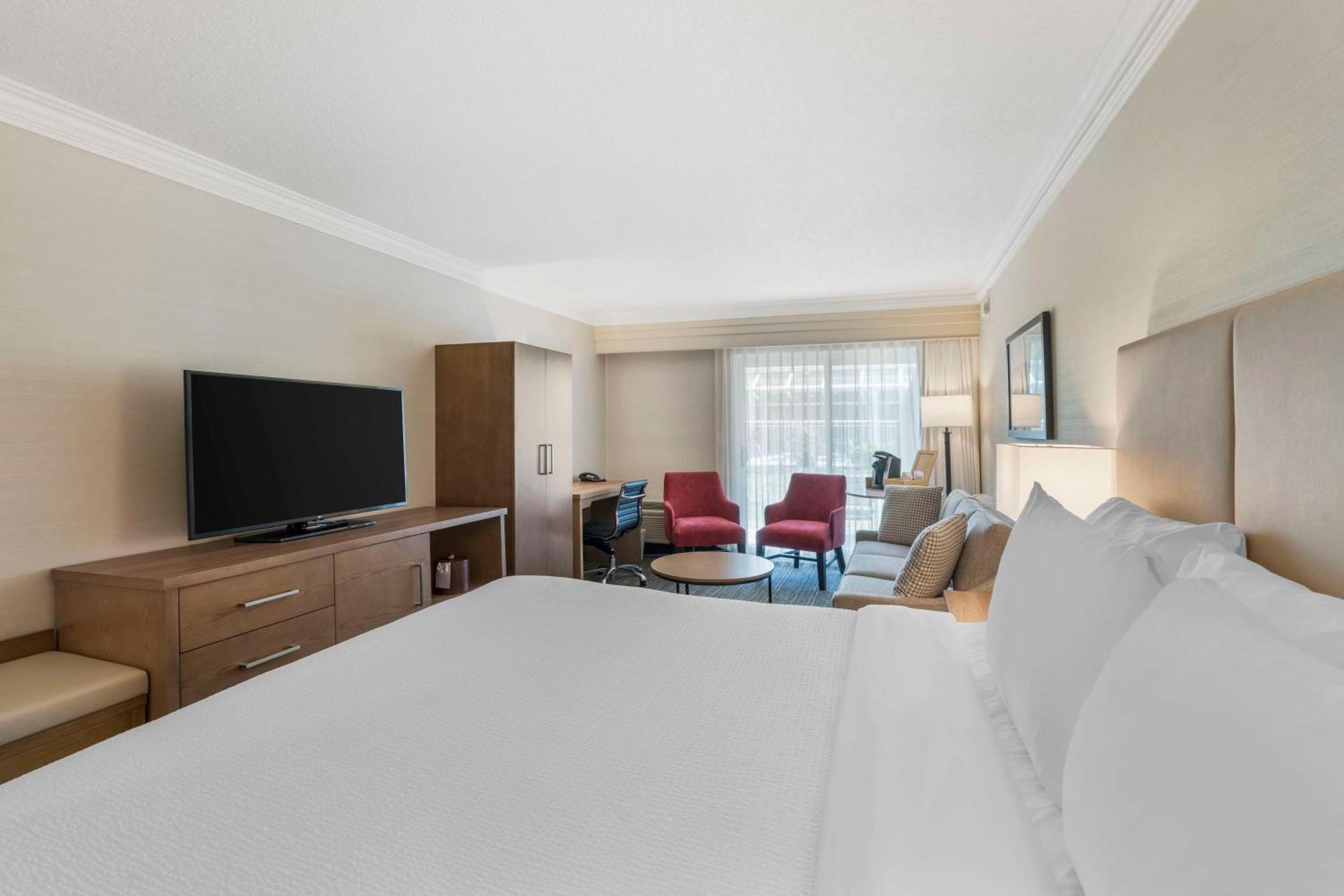 Best Western Plus Kelowna Hotel & Suites Eksteriør billede
