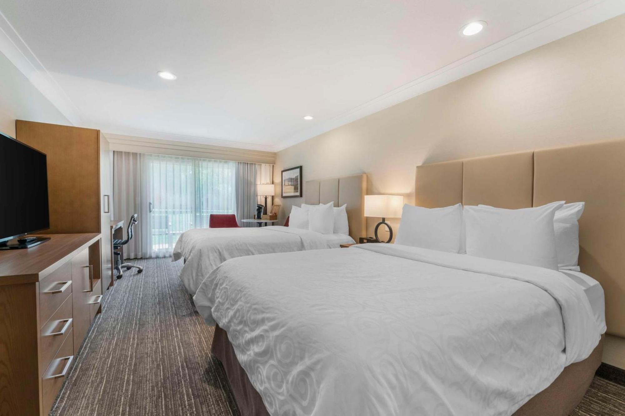 Best Western Plus Kelowna Hotel & Suites Eksteriør billede
