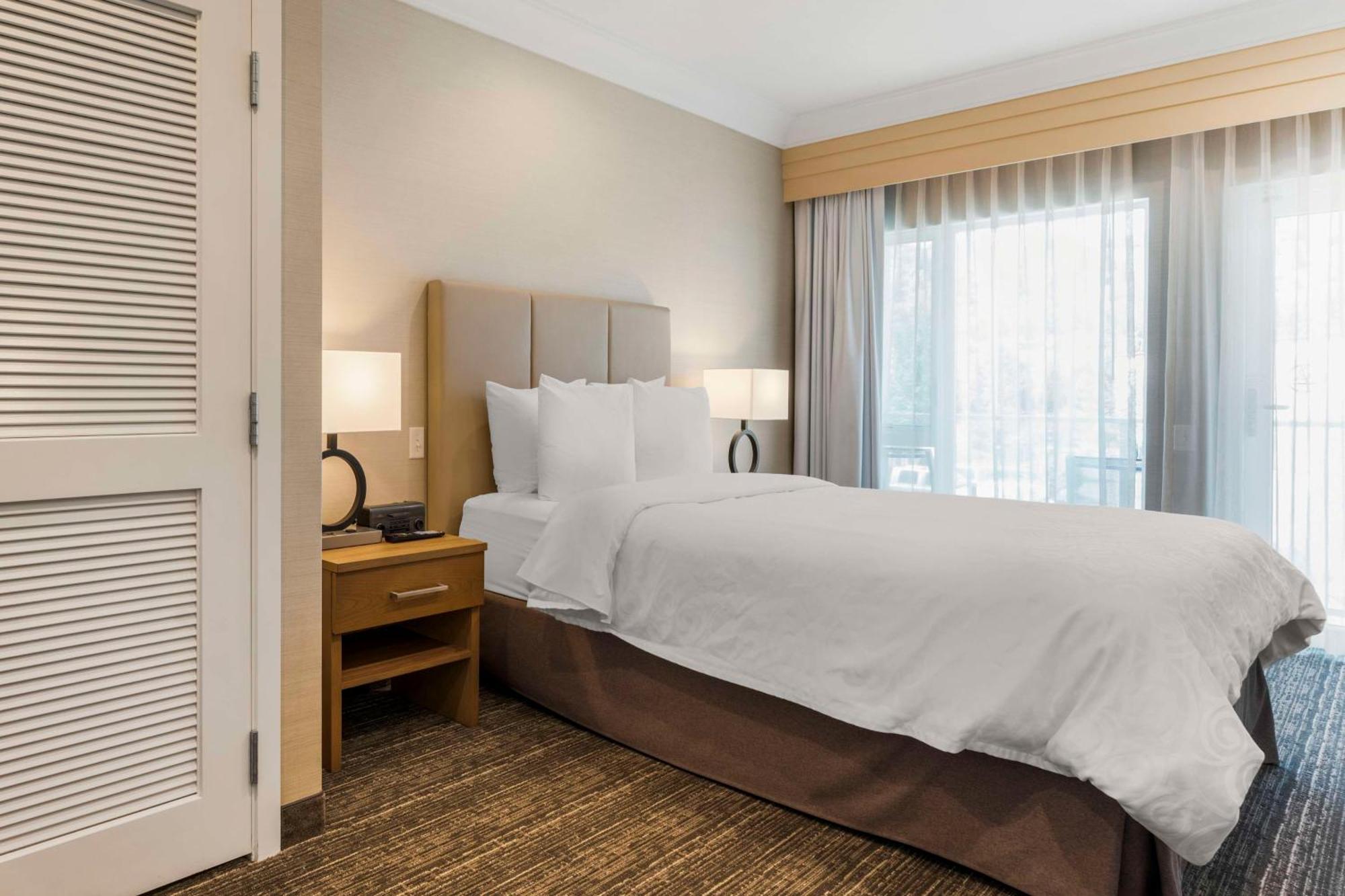 Best Western Plus Kelowna Hotel & Suites Eksteriør billede