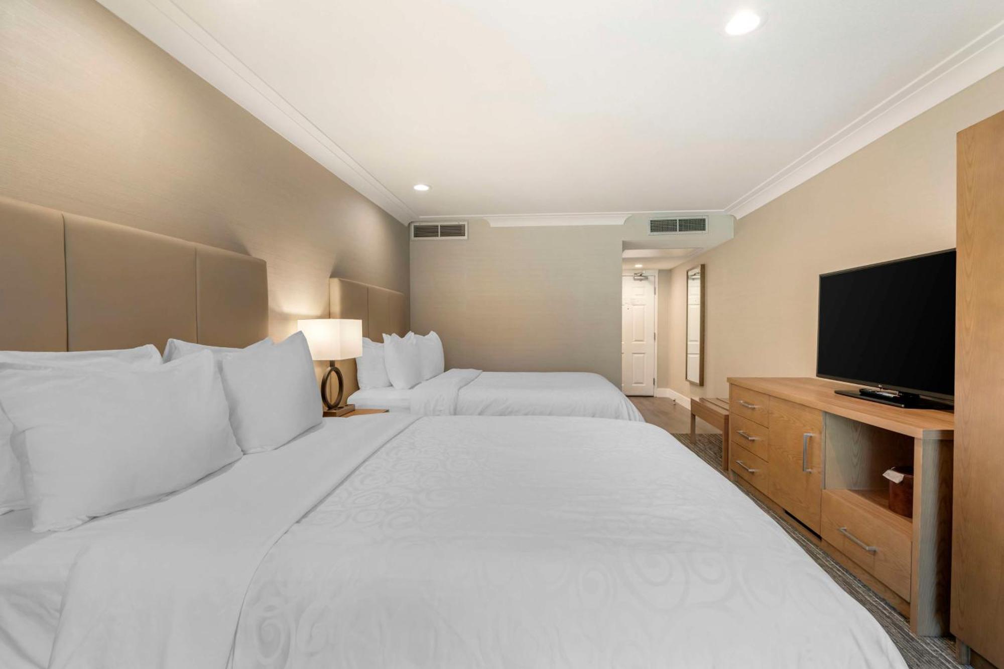 Best Western Plus Kelowna Hotel & Suites Eksteriør billede