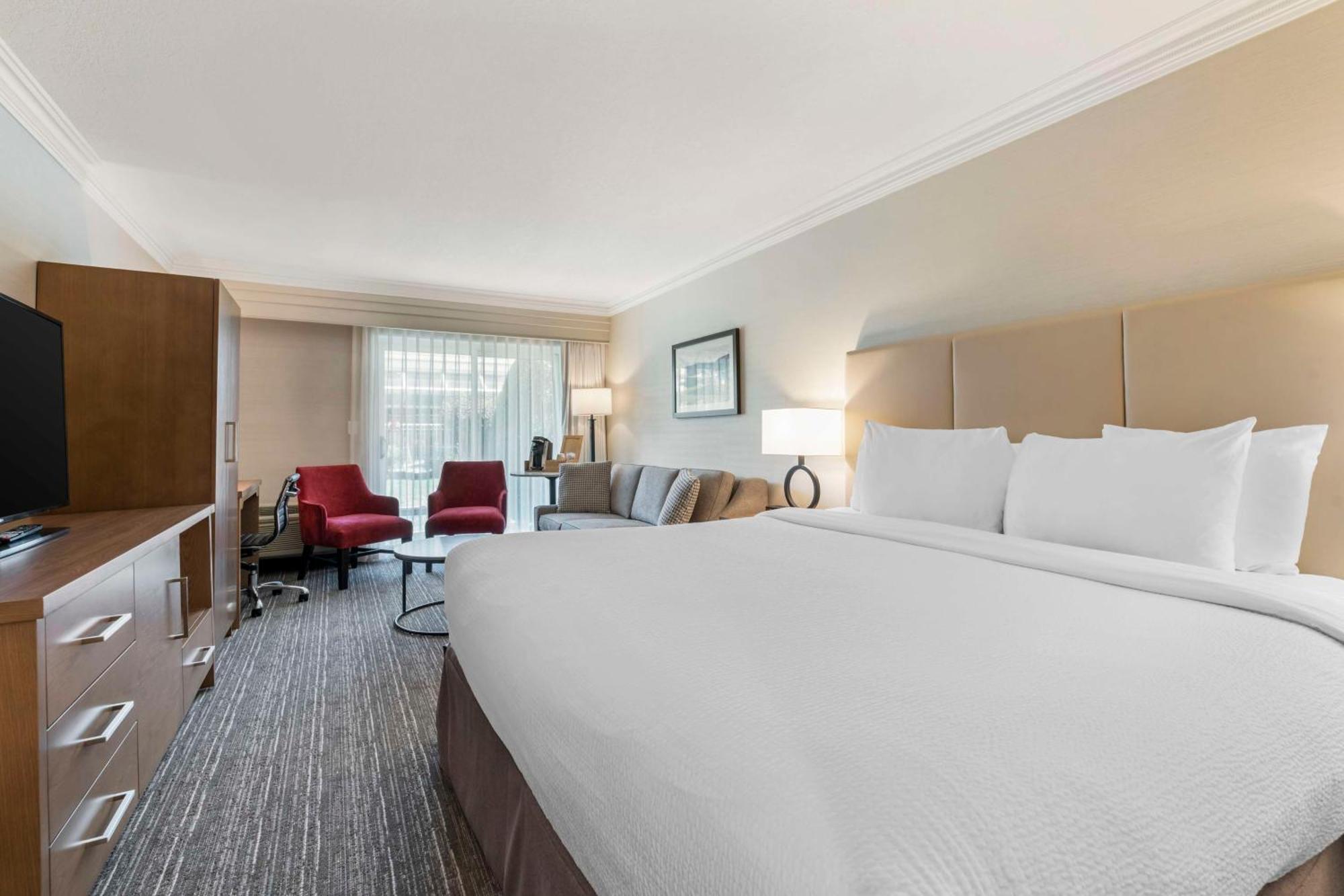 Best Western Plus Kelowna Hotel & Suites Eksteriør billede