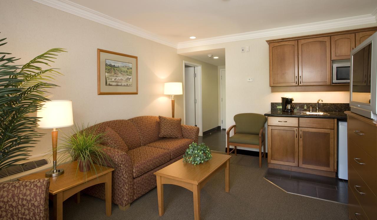 Best Western Plus Kelowna Hotel & Suites Værelse billede