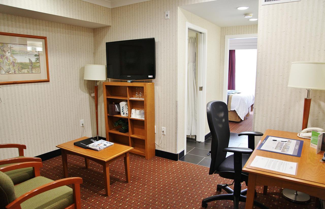 Best Western Plus Kelowna Hotel & Suites Eksteriør billede