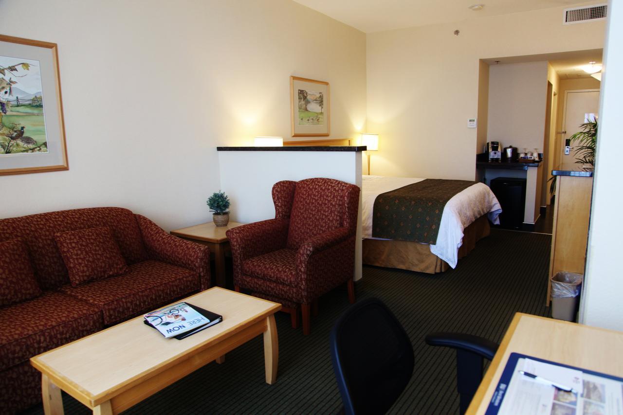 Best Western Plus Kelowna Hotel & Suites Eksteriør billede