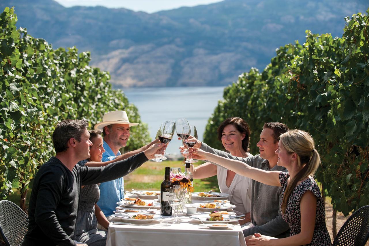 Best Western Plus Kelowna Hotel & Suites Eksteriør billede